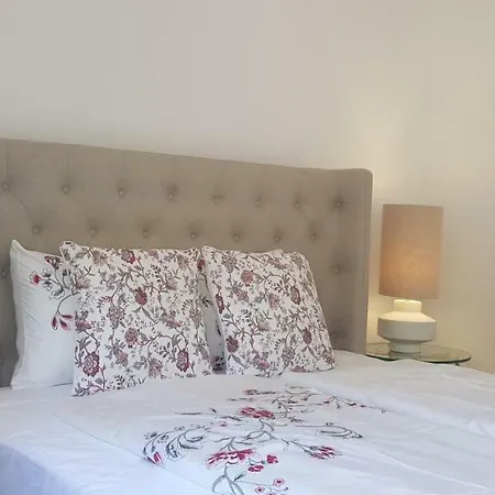 Mouzinho Balcony Apartment Lisbon